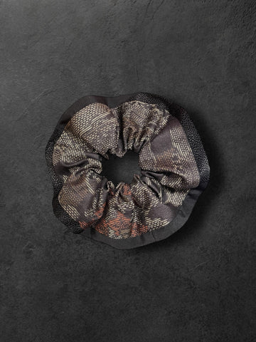 Japanese Kimono Scrunchies - 漆黒 SHIKKOKU Oshima Tsumugi Edition