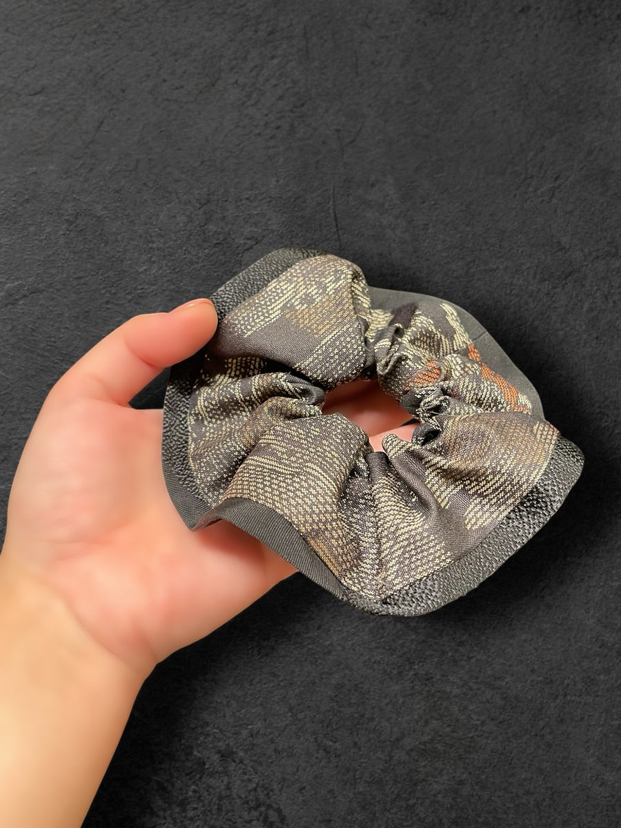 Japanese Kimono Scrunchies - 漆黒 SHIKKOKU Oshima Tsumugi Edition
